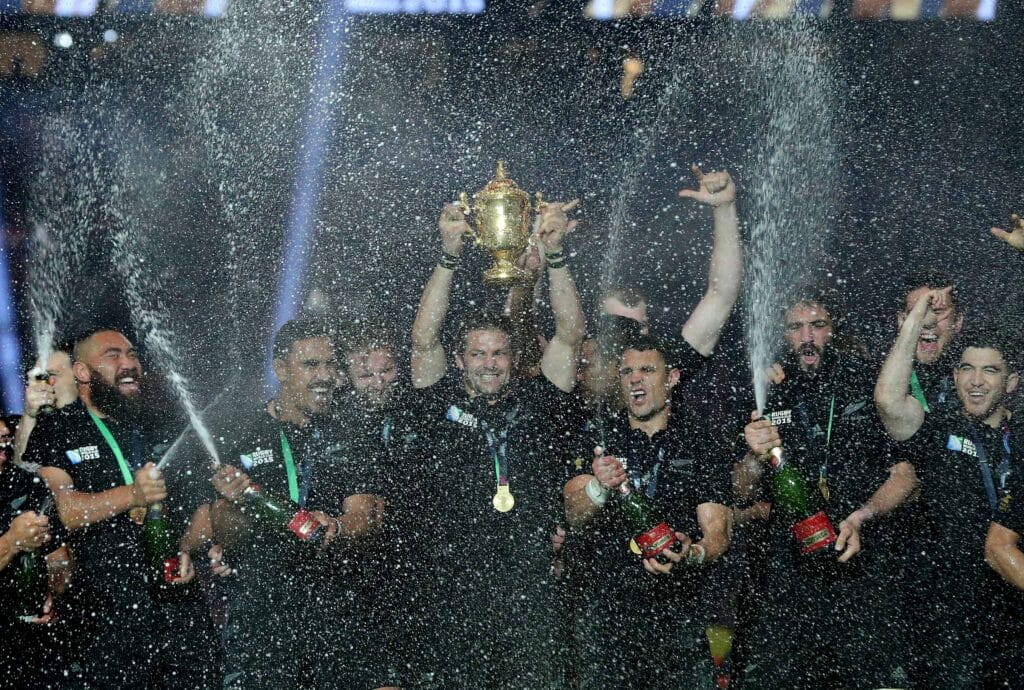 New Zealand’s captain Richie McCaw with the Webb Ellis Trophy 31/10/2015
