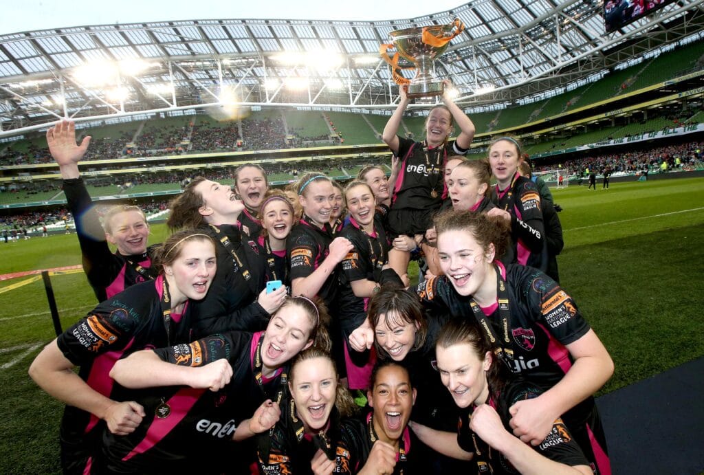 Kylie Murphy lifts the FAI Continental Tyres Women’s Cup 8/11/2015
