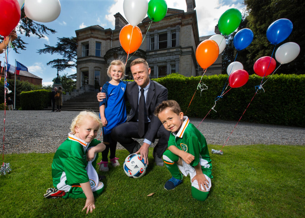 Matilda Byrne, Kyle Mooney and Kyle Doyle with Damien Duff 1/6/2016