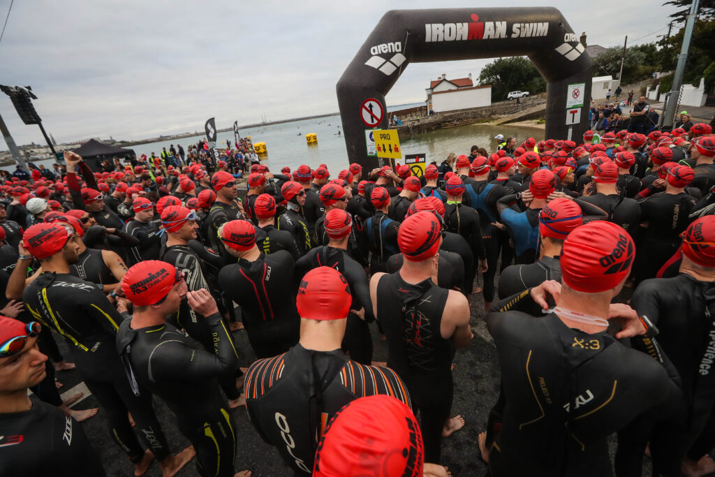 Competitors enter ScotsmanÕs Bay in Dœn Laoghaire 14/8/2016